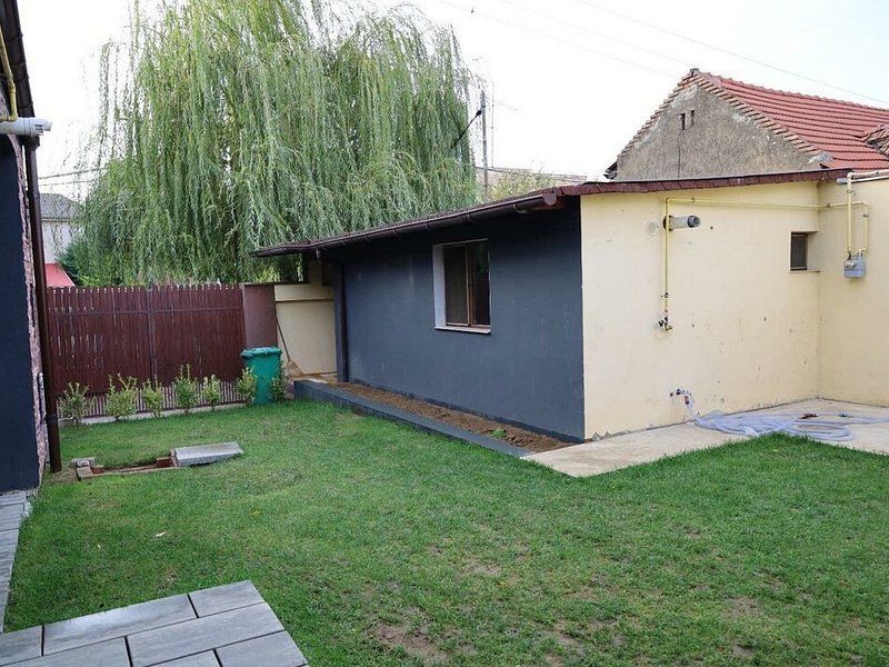 De vânzare Casă 3 camere, 2 baii, curte propie, cartier parneava Arad - Poză 2