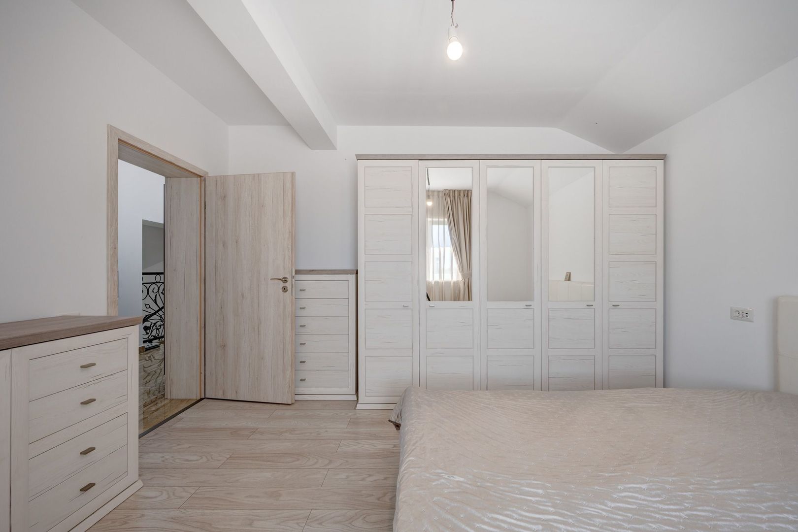 Casa cu Mesteceni!  Complex Lalelelor Domnești - Poză 17