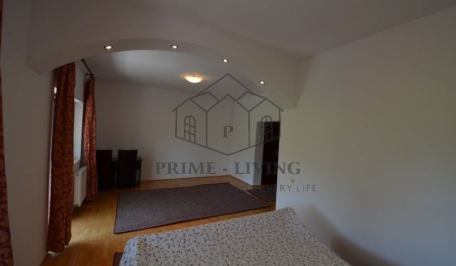 Vilă splendidă cu grădină extinsă și facilități moderne - Poză 5