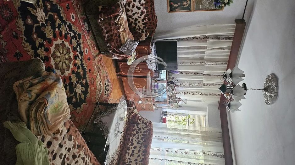 Apartament cu 3 camere zona Centru/Bazar ~ etaj 3 ~ cu imbunatatiri - Poză 1