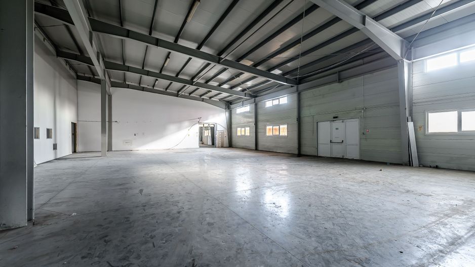 Hală industrială în suprafață de 2744 mp - Poză 1