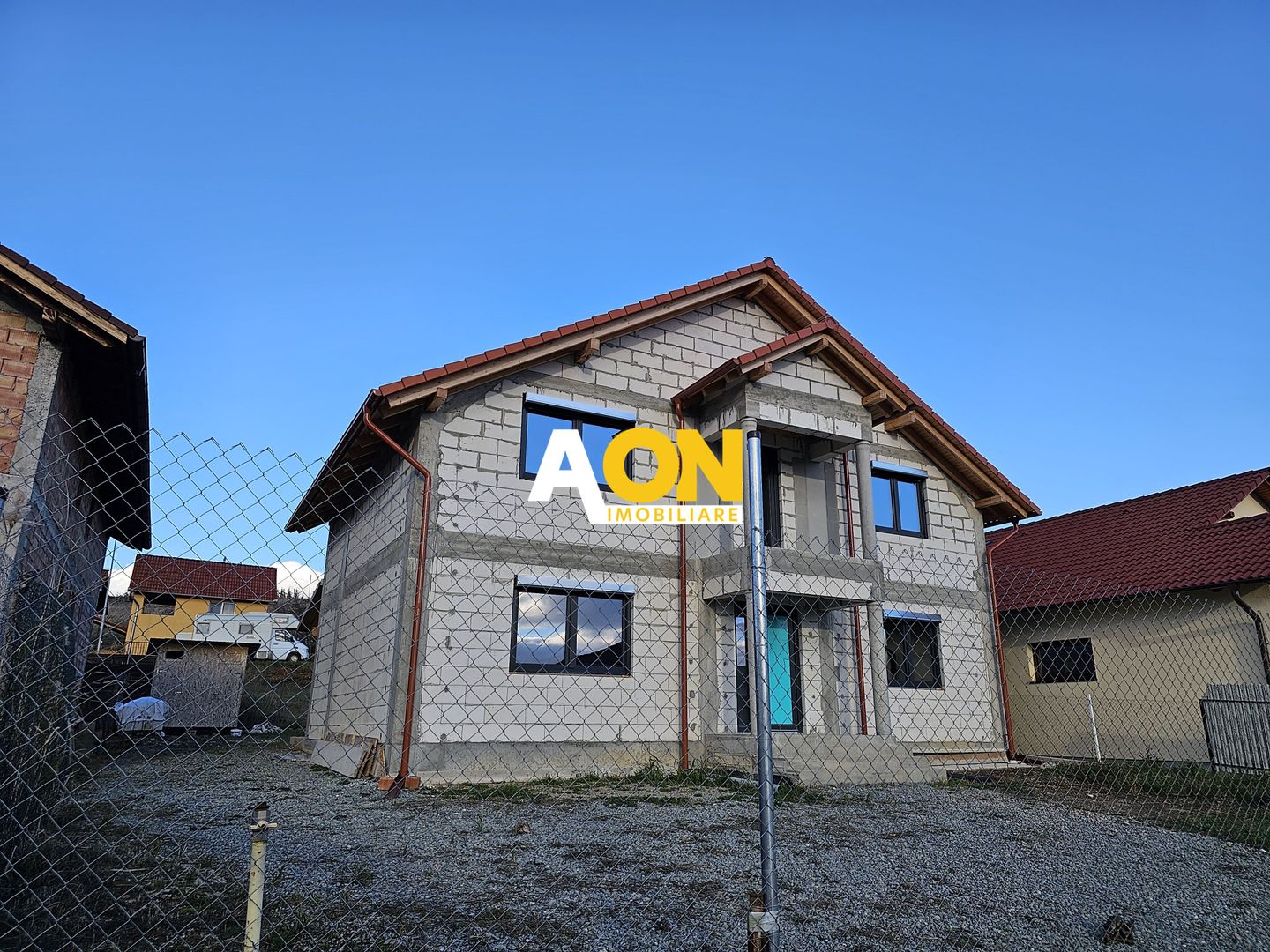 Casa semifinisata, 5 camere, 500 mp teren, Ciugud - Poză 1