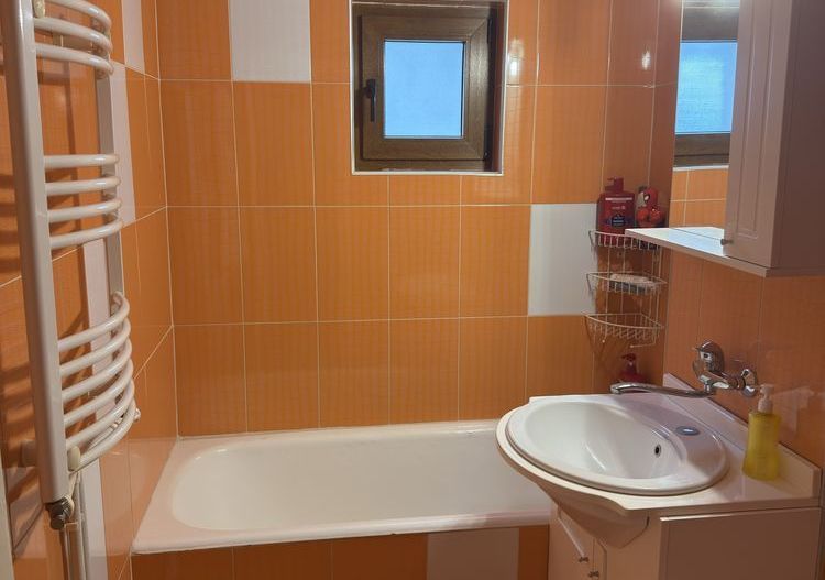 De vanzare apartament 3 camere, Piața Centrala - Poză 6