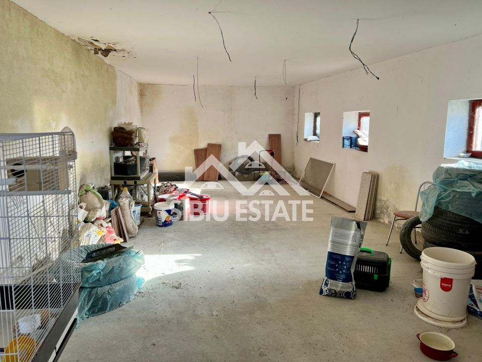 Casa moderna, spațioasa, curte generoasa pe un nivel în Sura Mare - Poză 15