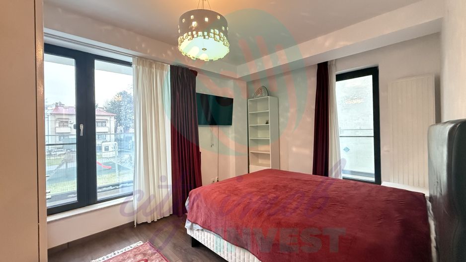 3 camere intr-o cladire cu arhitectura deosebita - Poză 1