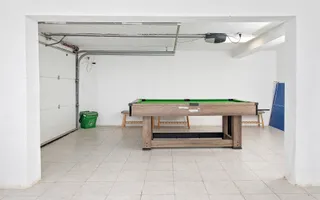 Vilă 5 dormitoare, 4 băi, 2 248mp teren, piscină. Preț: 229 000 E. - Poză 39