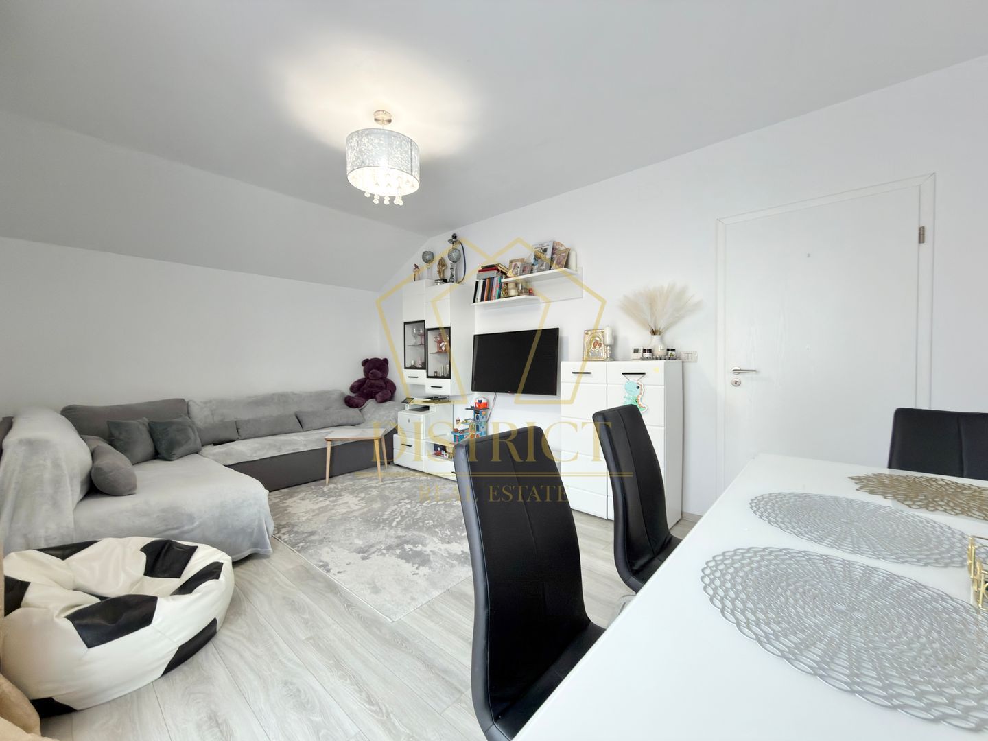 Apartament cu 2 camere complet mobilat si utilat la etajul 1 in Giroc la asfalt. - Poză 7