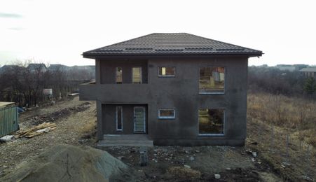 Casă exclusivistă de vânzare în Sânpetru