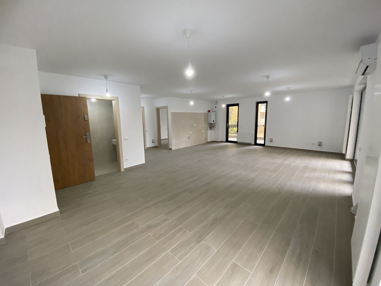 Spațiu comercial / Birouri de închiriat în Urban Plaza | Predare imediată - Poză 2