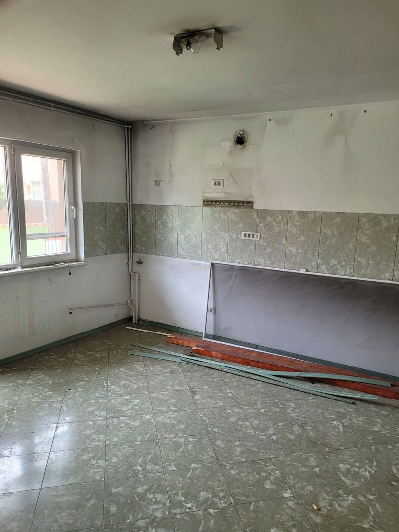 Vilă spațioasă S+P+1E+M | Chitila | Str. 8 Martie - Poză 19