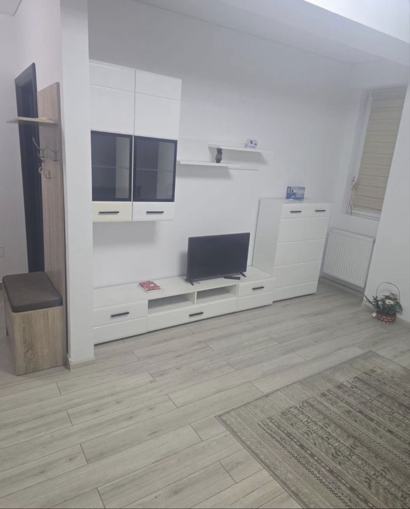 Inchiriere apartament 2 camere  decomandat - Poză 1
