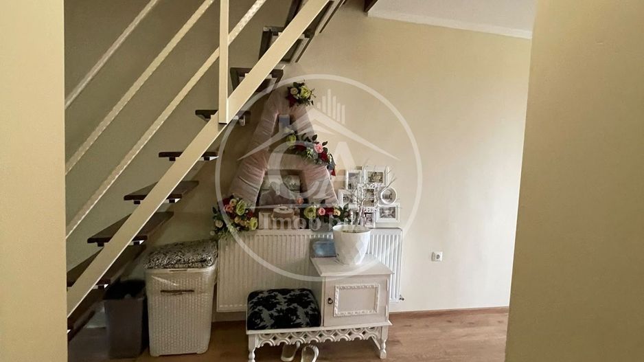 Casa de vanzare cu 3 camere tip duplex in zona Rogerius Oradea - Poză 12