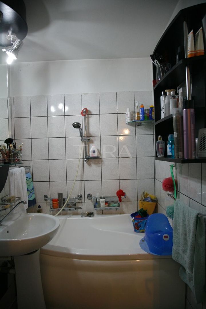 Apartament cu 4 camere, 82 mp, 2 băi și 2 balcoane, zona Câmpului. - Poză 13