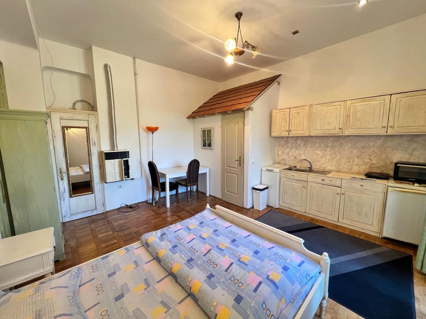 Garsoniera cu terasa proprie in vila interbelica | 20 mp + 16 mp terasa | Centru - Poză 1