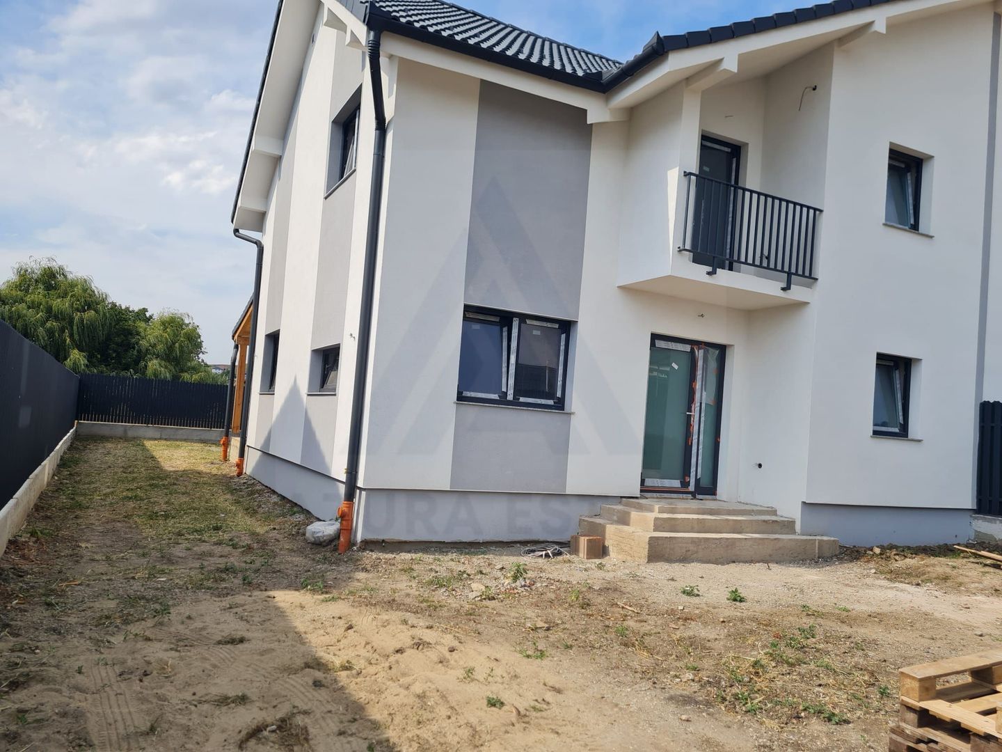 Casa 4 camere 2 bai terasa acoperita si teren 334 mp in Sura Mare - Poză 2