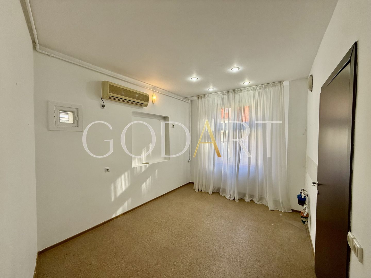 Apartament in vila | Ultracentral | 2 intrări | Garaj 30 mp | Renovat - Poză 6