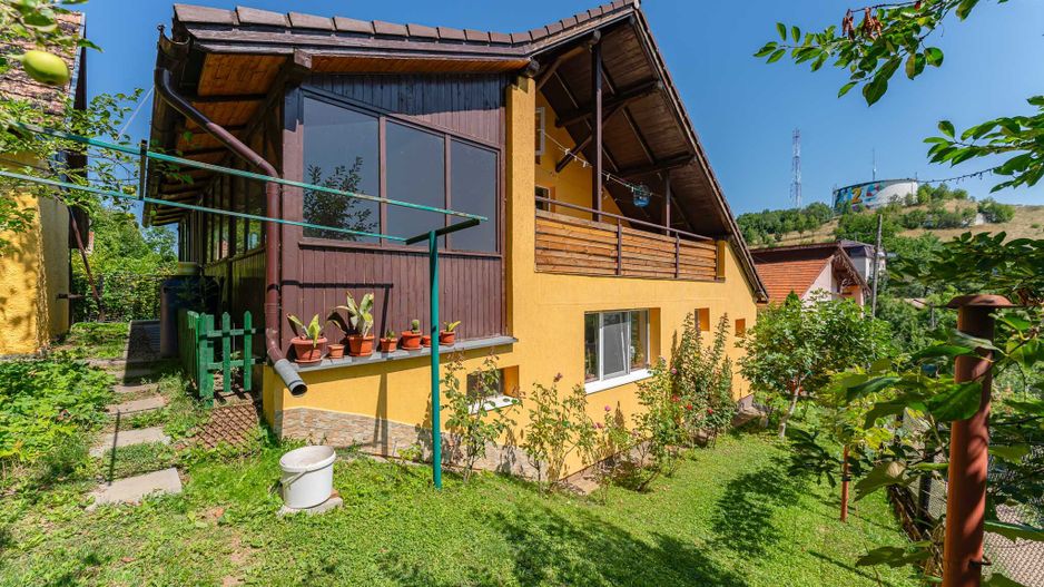 Casă cu panoramă si la doar câțiva pași de Centrul Istoric - Poză 1