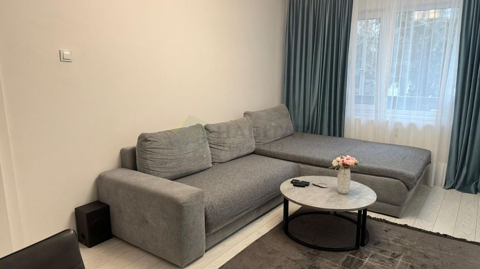 3 camere Mega Mall mobilat si utilat modern - Poză 3