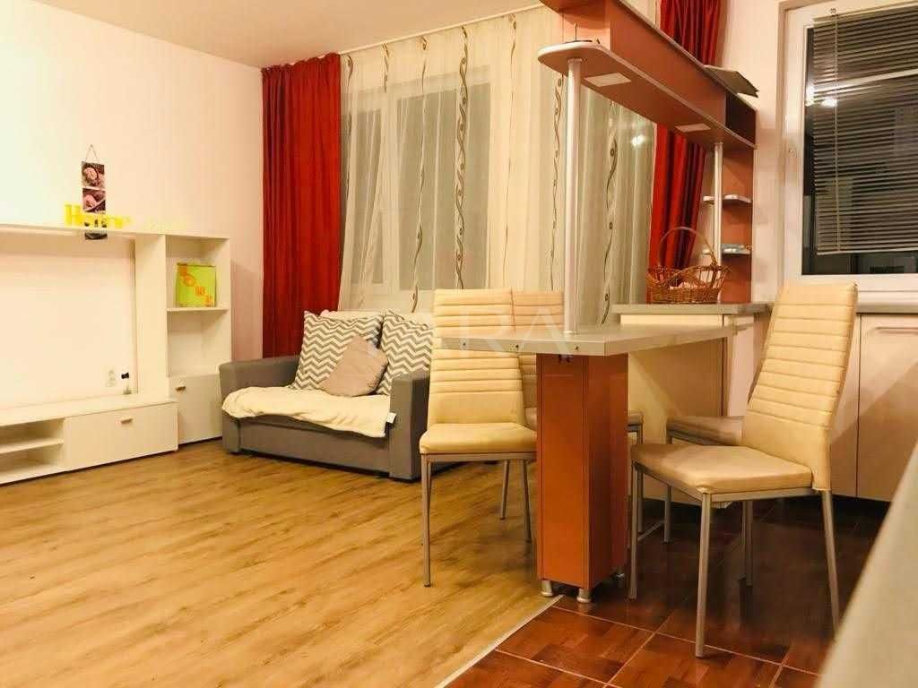 Apartament cu 3 camere, parcare cu CF, balcon 10 mp, zona Eroilor. - Poză 1