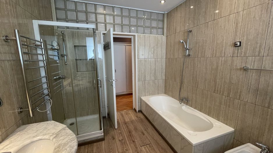 Apartament cu 4 camere de vânzare în zona Primaverii - Poză 10