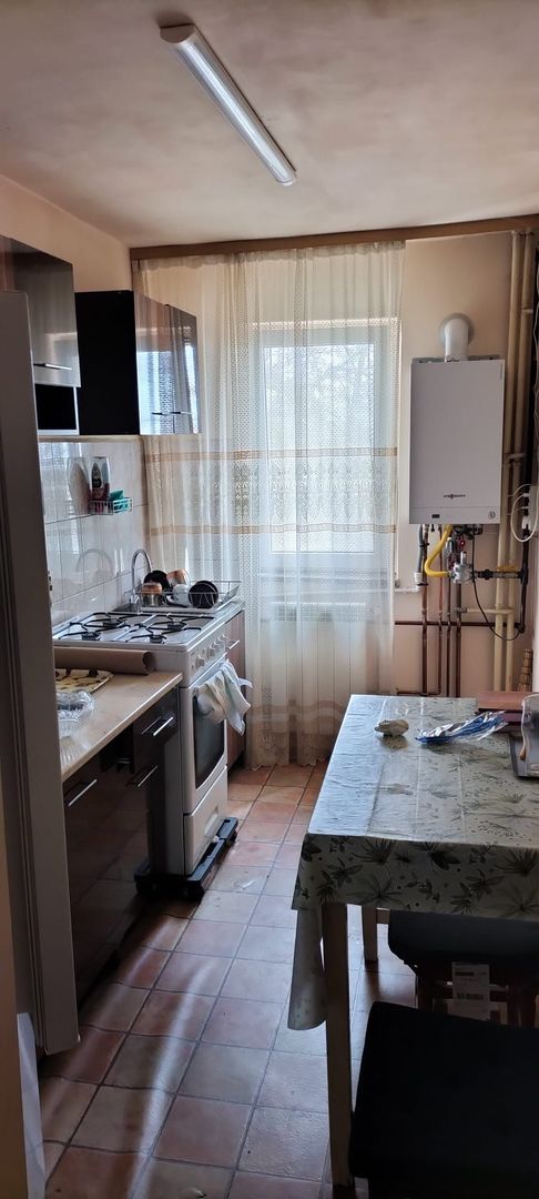 vind apartament 3 camere zona Centrala, etaj 2 - Poză 4