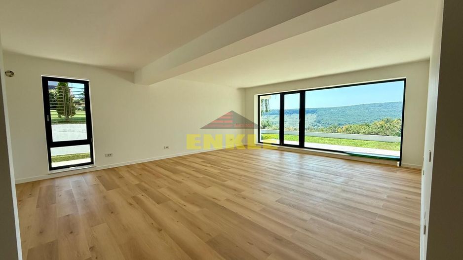 Apartament de lux, 5 minute de Botoșani, 109 mp utili+terasă si curte - Poză 5
