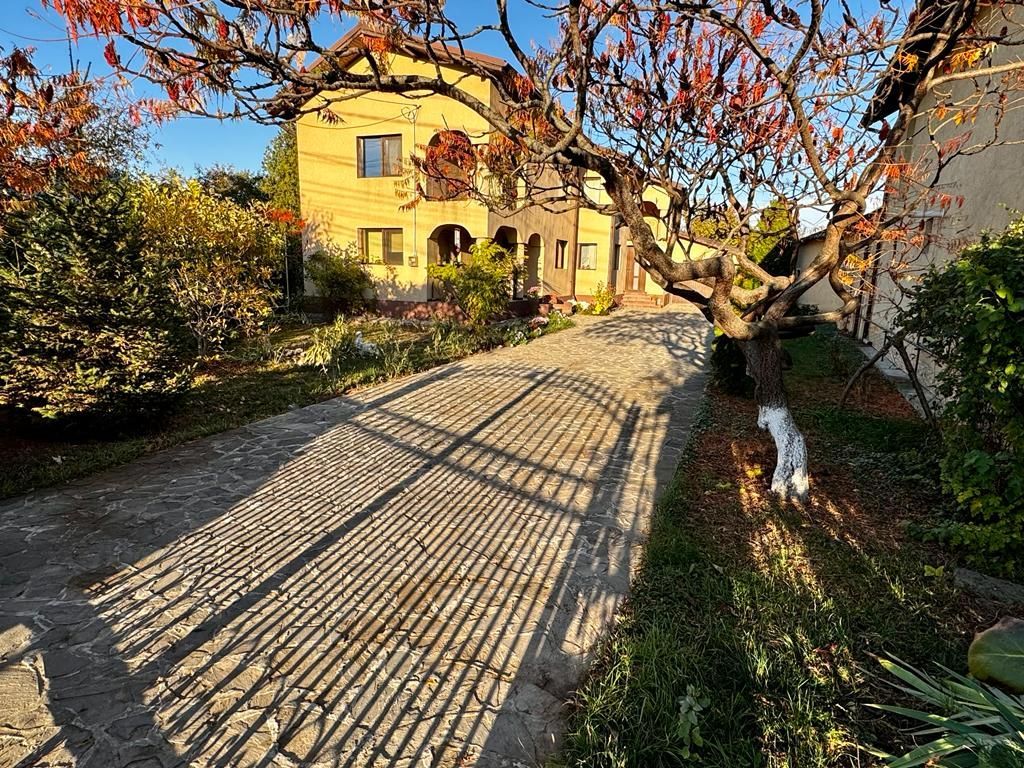 Vanzare casa ideal 2 familii padurea Romanesti - Poză 2