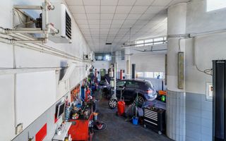 Clădire Modernă, Ideală pentru Locuință sau Afacere, cu Terasă Panoramică - Poză 25