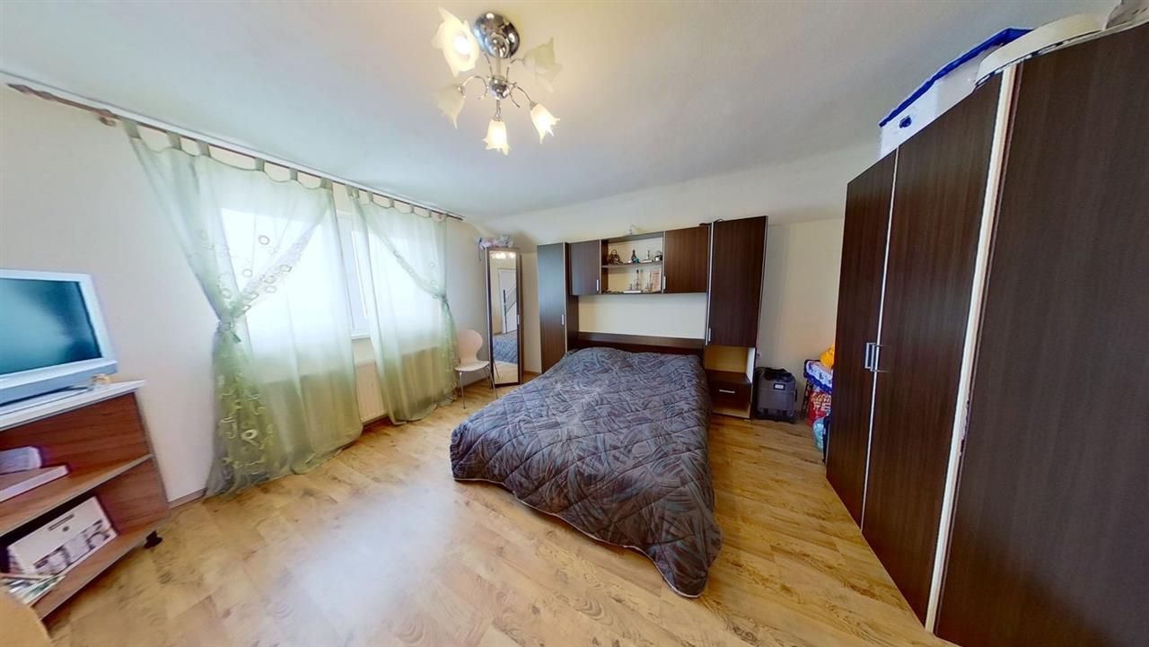 Proprietate pe 2 niveluri, curte individuala si garaj, cartier linistit, Rasnov. - Poză 39