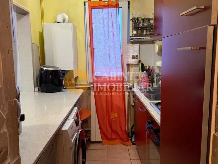 4 Camere Semidecomandat - Mobilat/Utilat  - Etaj 2 - Zona Mircea Cel Bătrân - Poză 6