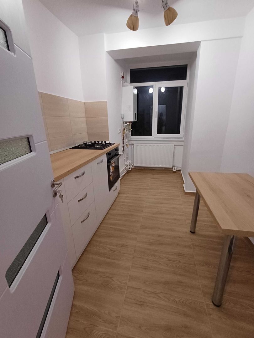 Apartament  2 cam, Micro 16,et 4,renovat toatal - Poză 2