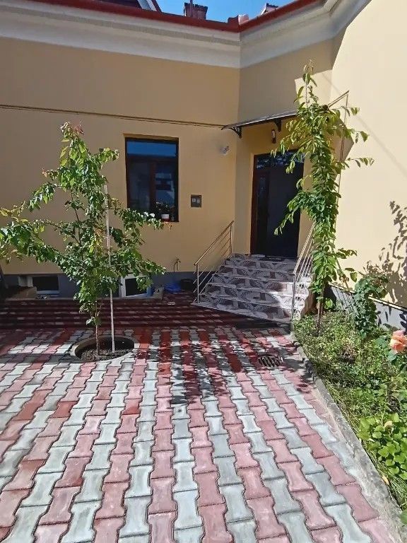 Casă 5 camere, 3 bai,2 bucătării, 200 mp utili, 370 mp teren - Poză 13