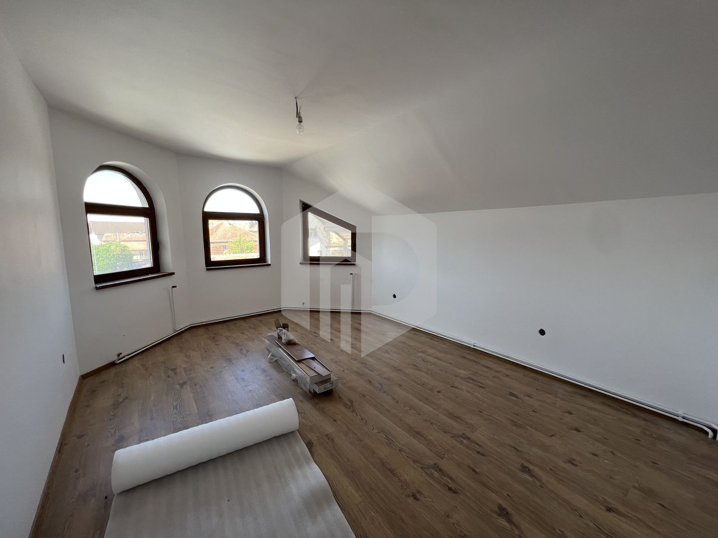 De vanzare casa renovata- 2 cladiri- Zona Moldoveanu-- 400 mp utili - Poză 13
