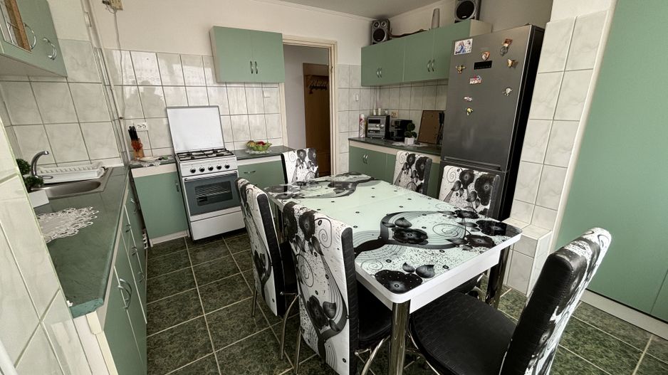 Apartament 3 camere decomandat 73 M² - Poză 2