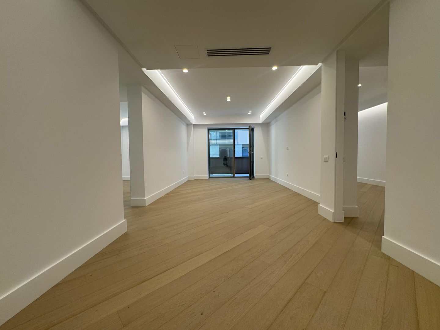 3 CAMERE || CORTINA 126 || EROUIANCU NICOLAE - Poză 2