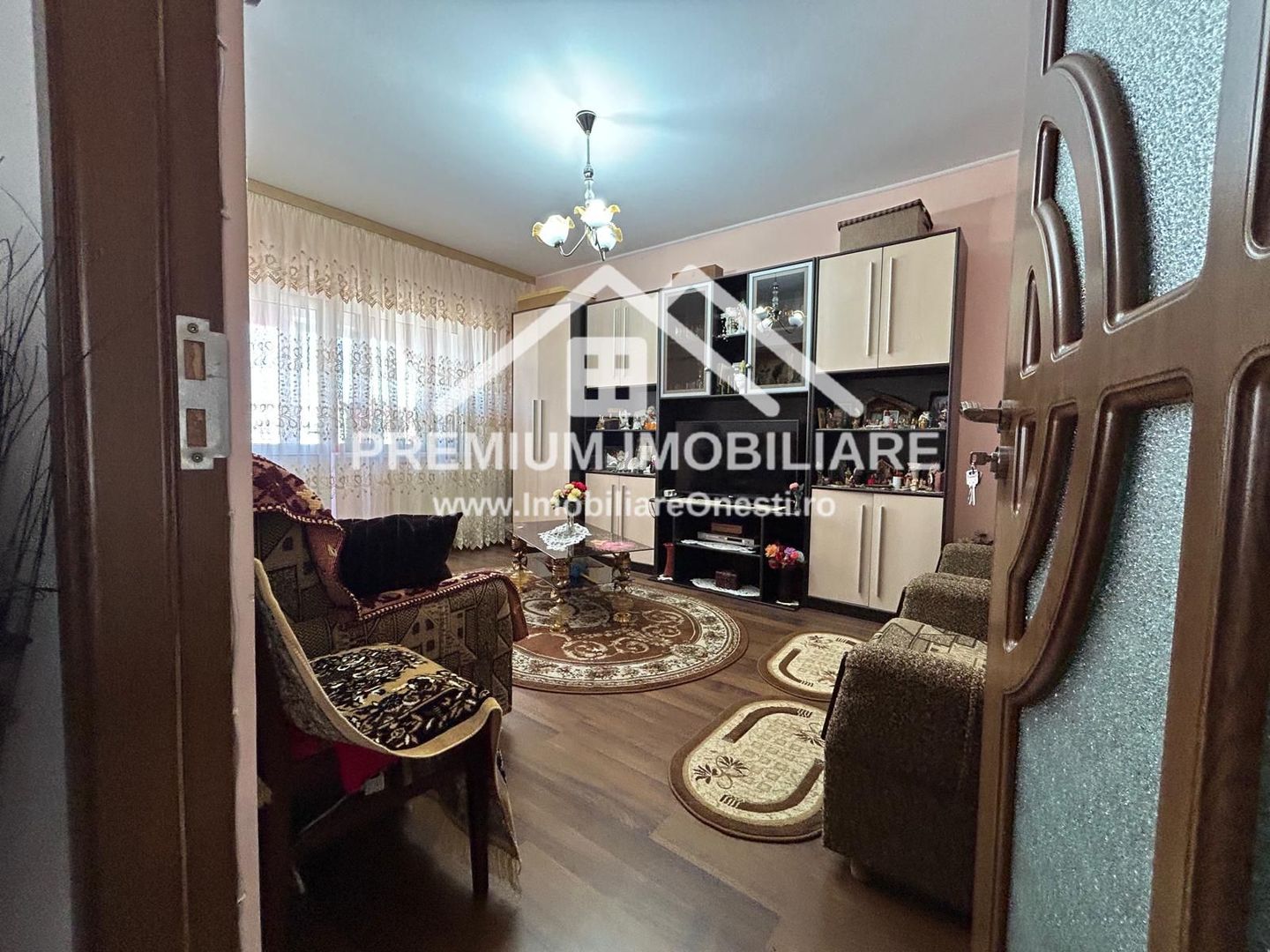 Apartament 3 camere de vânzare – Onești - Poză 1