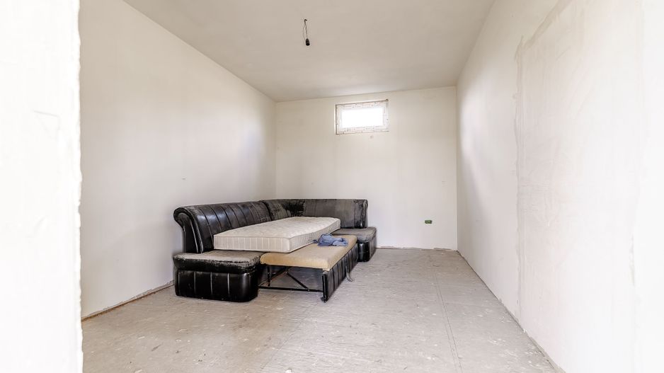 Descoperă Casă nefinisată cu 4 Camere Sântana - Poză 6