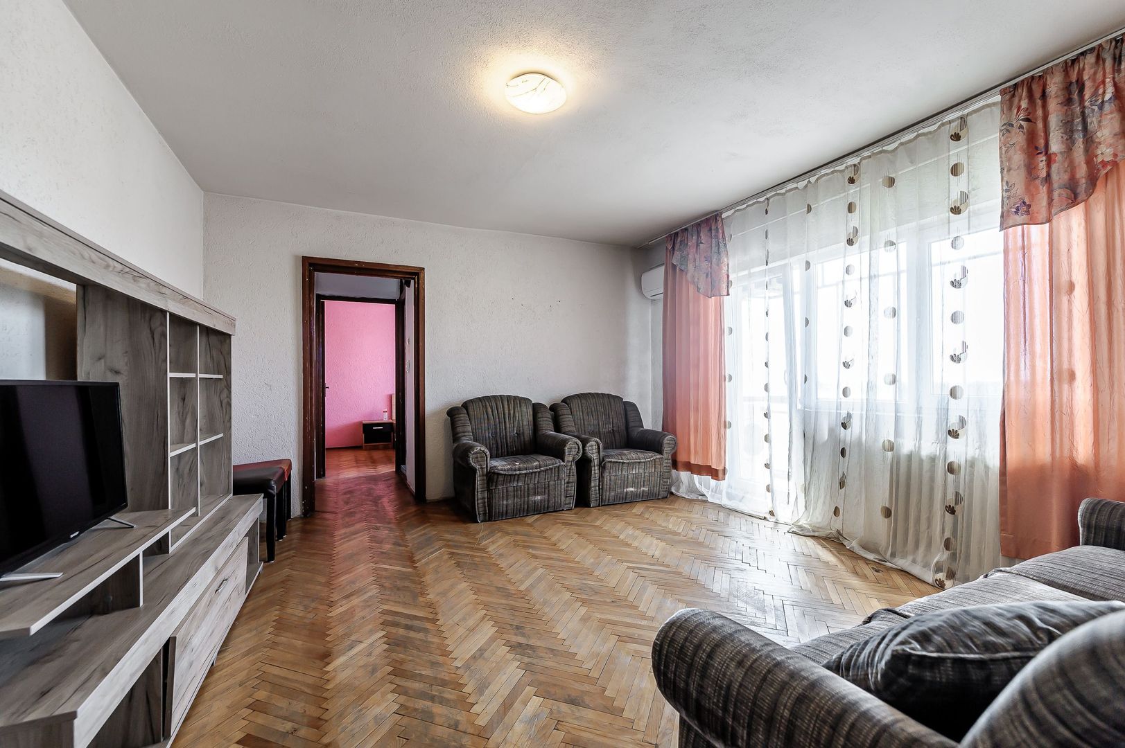 VANDUT! Apartament spatios - 2 camere – 76 mp - Vlaicu, Arad - Poză 2