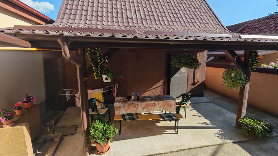 Casă cu teren generos Ghiroda vatra veche - Poză 1