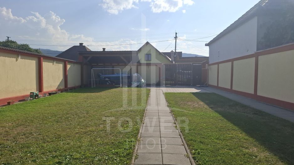 De vânzare casă în Orlat, cu teren generos de 2200 mp și panoramă deosebită! - Poză 2