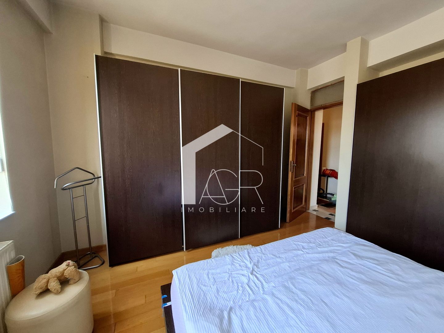 Apartament cu 4 camere, decomandat, zona Democratiei - Poză 8