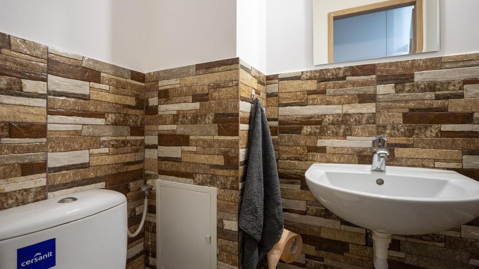 Apartament renovat 3 camere 2 bai parter inalt - Poză 3