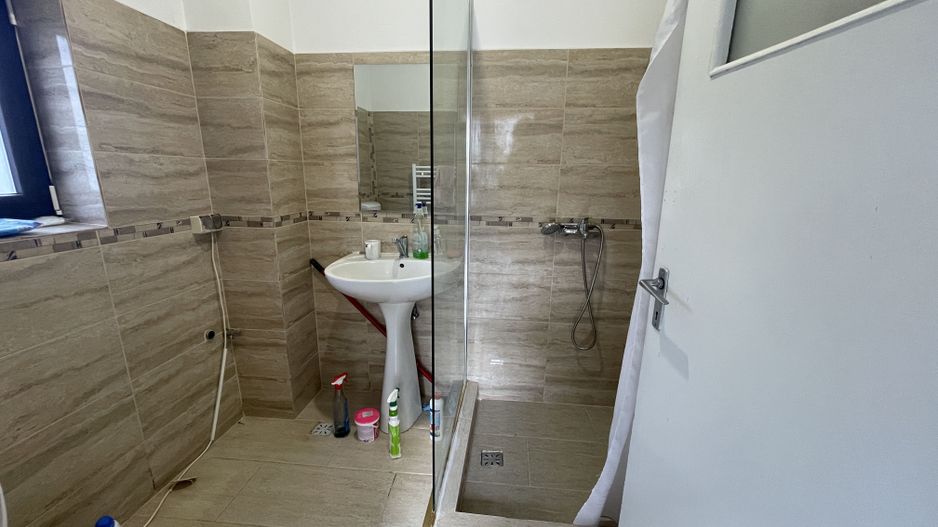 Casa de vanzare cu teren 572 mp si front generos 21 ml - Poză 13