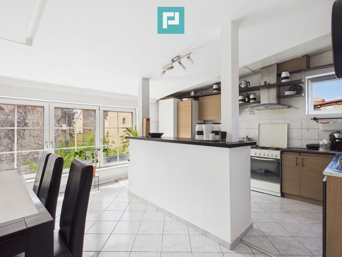 Apartament spațios în clădire ultracentrală - Poză 3