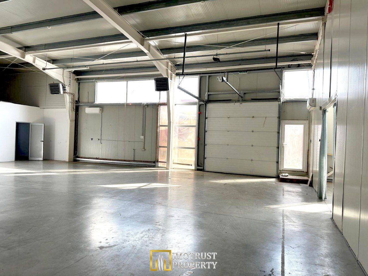 Hala mixta 800 mp de inchiriat – showroom, birouri, depozit – Arad - Poză 2