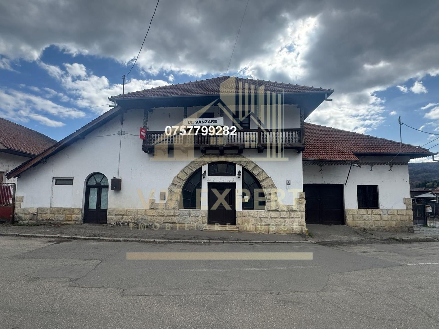 SPATIU COMERCIAL CAMPULUNG ZONA CENTRALA - Poză 1