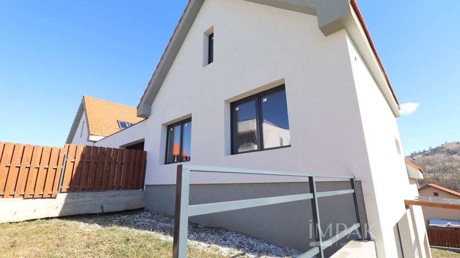 Casa superba si spatioasa, situata in Salicea! - Poză 19