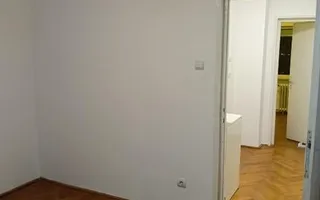 Vând apartament cu 3 camere zona centrala - Poză 13