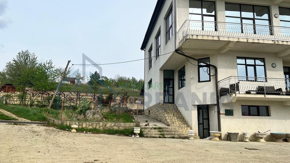 Vând pensiune/clădire și teren - Poză 6