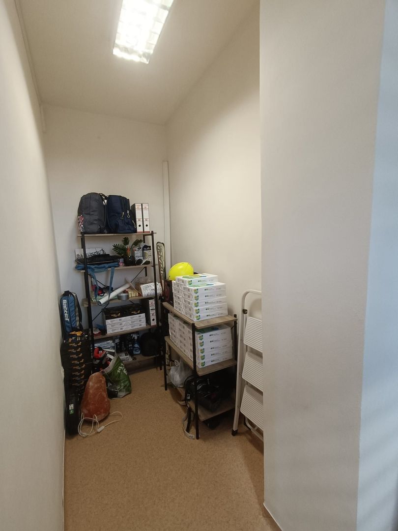 Spatiu comercial de inchiriat, pretabil birou, 20 mpu, mobilat, Sebes - Poză 7